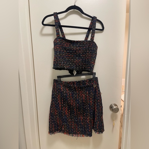 Line And Dot Skirt and Crop Top Set - Picture 1 of 2